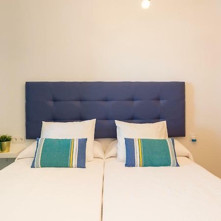מאלגה Charming Apartment On The Beach - Pool And Parking מראה חיצוני תמונה