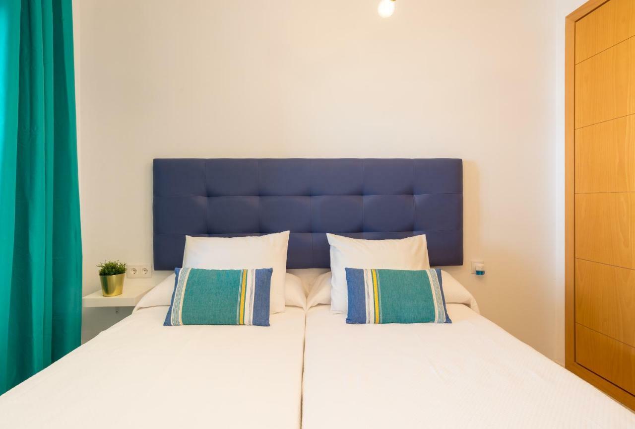 מאלגה Charming Apartment On The Beach - Pool And Parking מראה חיצוני תמונה