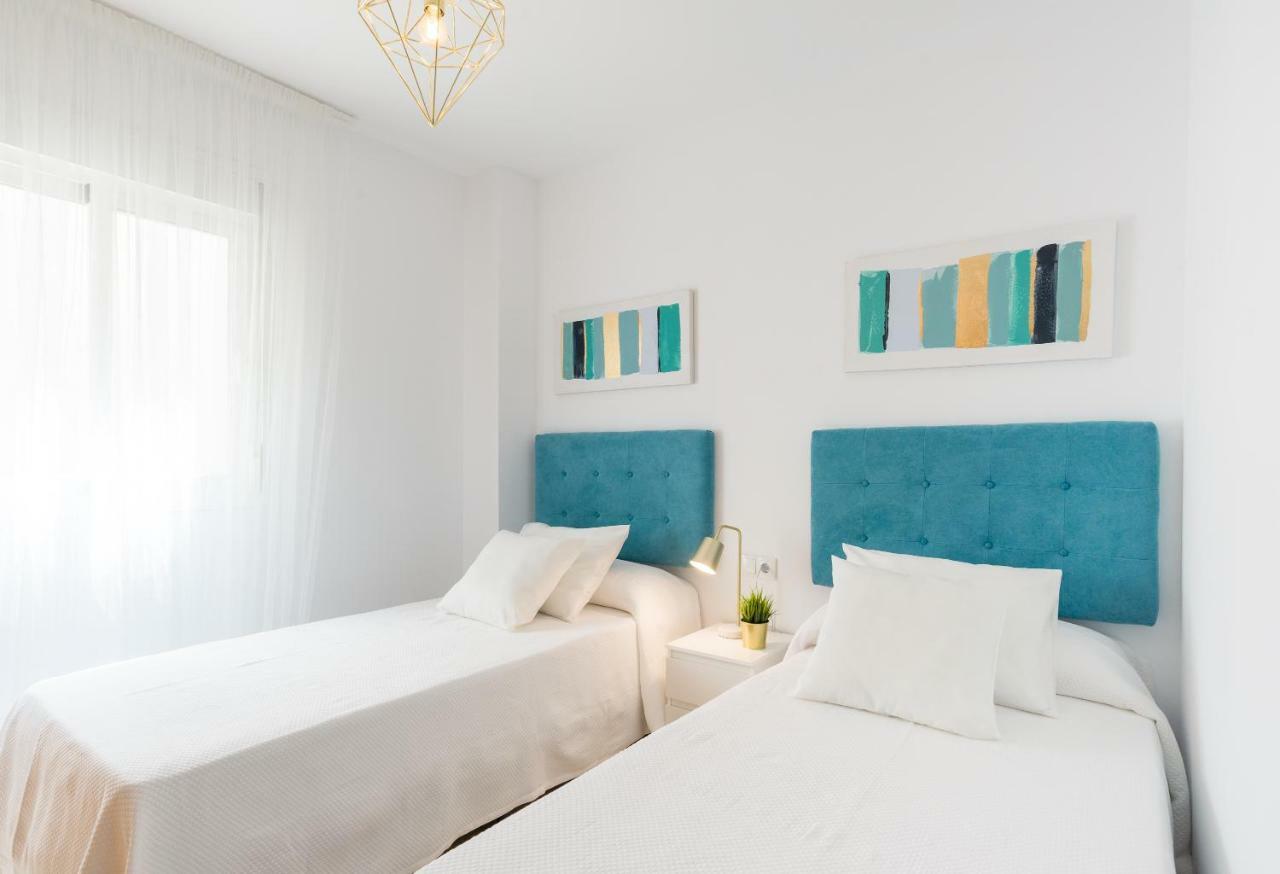 מאלגה Charming Apartment On The Beach - Pool And Parking מראה חיצוני תמונה
