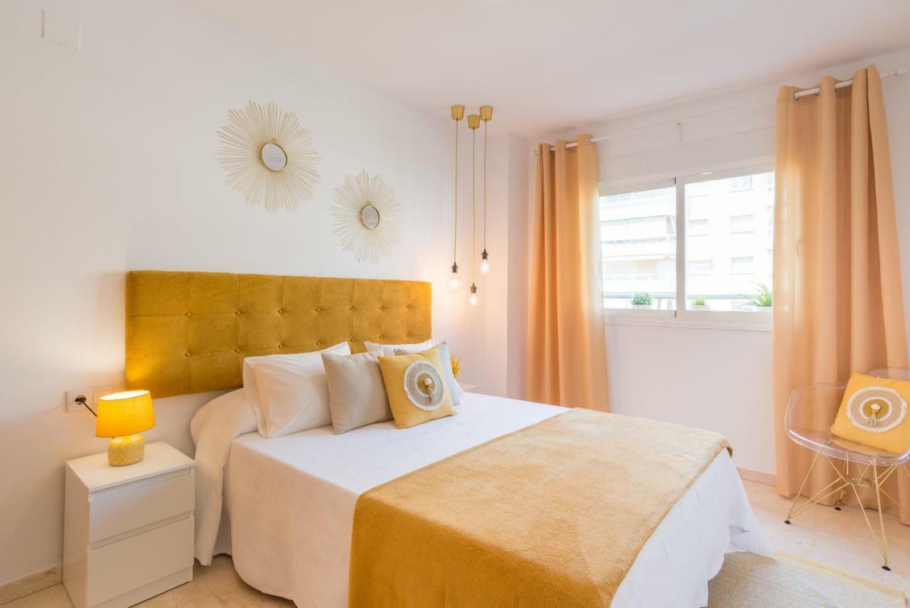 מאלגה Charming Apartment On The Beach - Pool And Parking מראה חיצוני תמונה
