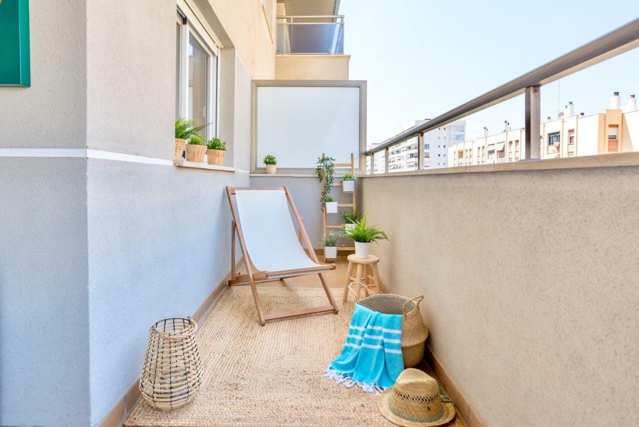 מאלגה Charming Apartment On The Beach - Pool And Parking מראה חיצוני תמונה