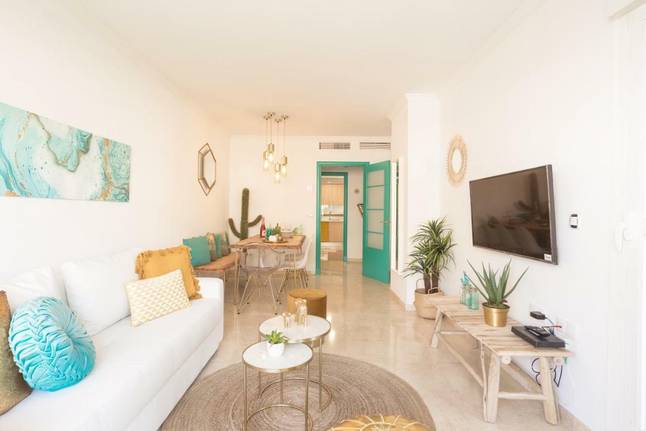 מאלגה Charming Apartment On The Beach - Pool And Parking מראה חיצוני תמונה
