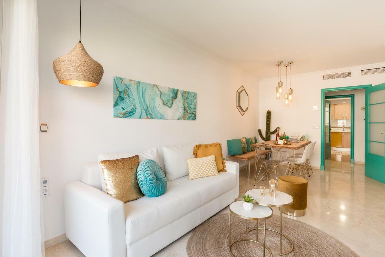 מאלגה Charming Apartment On The Beach - Pool And Parking מראה חיצוני תמונה
