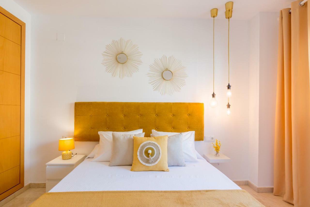מאלגה Charming Apartment On The Beach - Pool And Parking מראה חיצוני תמונה