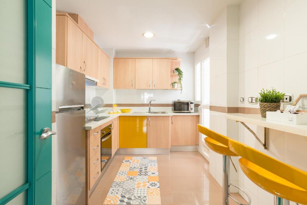 מאלגה Charming Apartment On The Beach - Pool And Parking מראה חיצוני תמונה